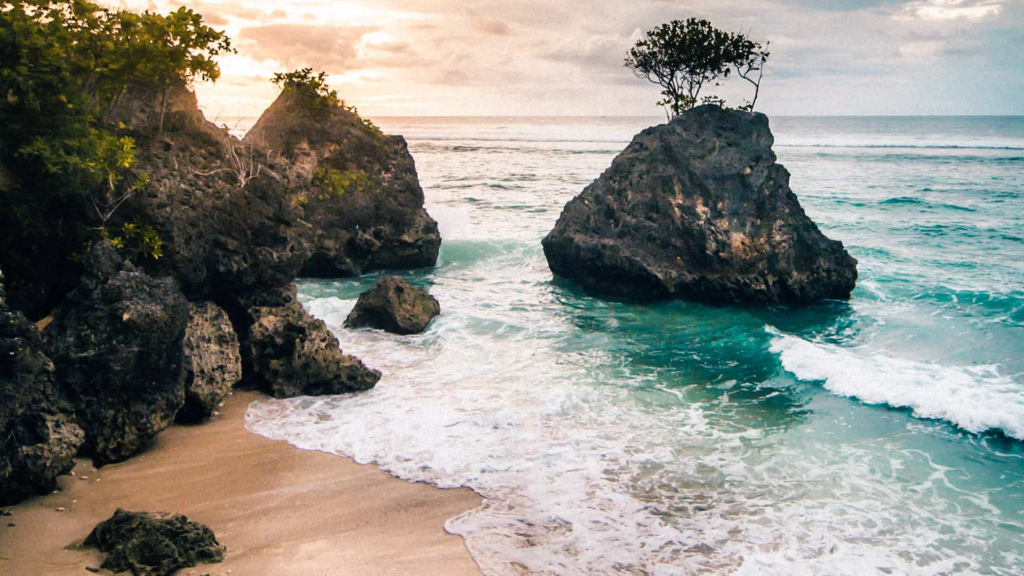 uluwatu beach