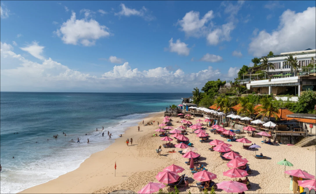 Best Beach In Uluwatu For Swimming: Dreamland Beach